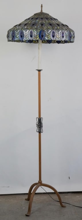 VINTAGE TIFFANY STYLE STAINED GLASS FLOOR LAMP (1 of 5)