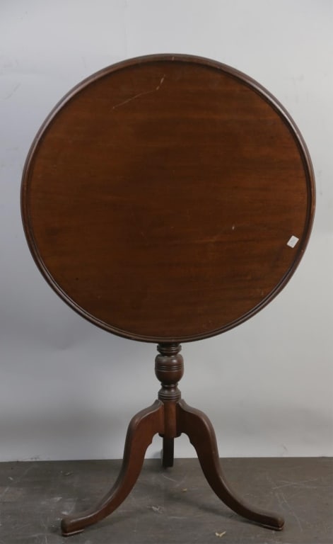 AMERICAN MAHOGANY TILT-TOP TEA TABLE (1 of 2)