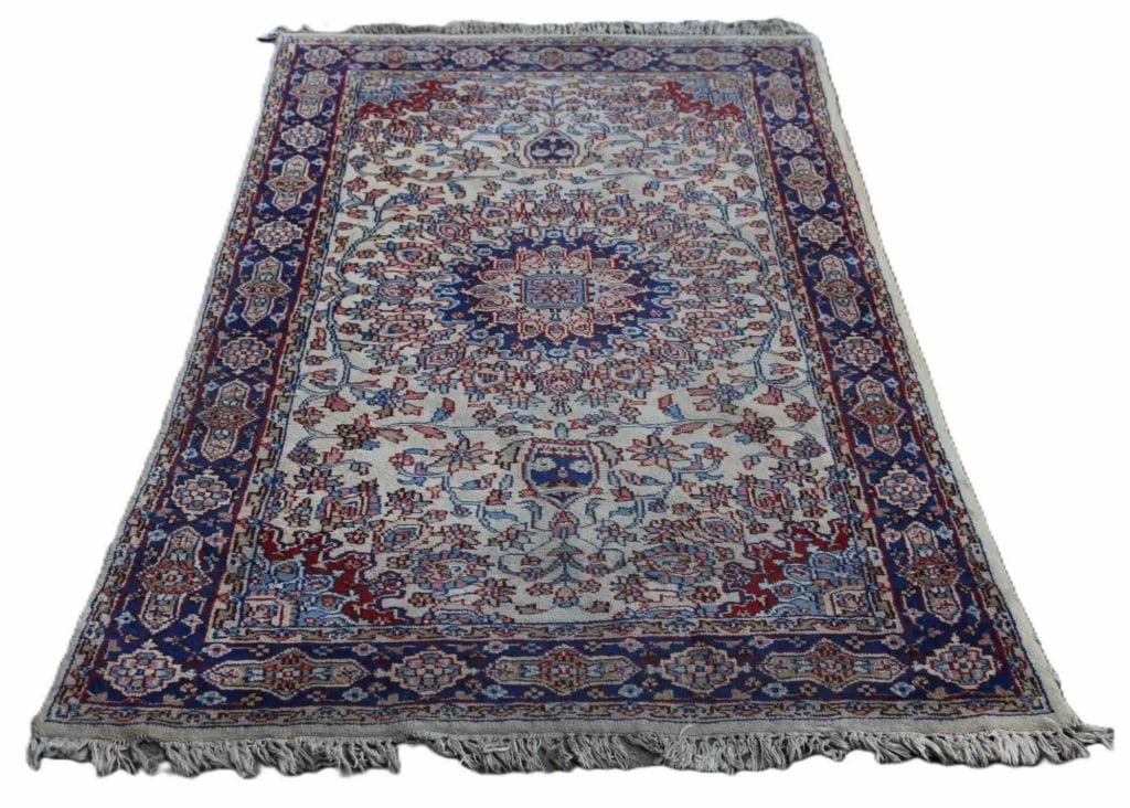 ORIENTAL ROOM SIZE CARPET: Oriental room size carpet. Note: Each lot in this auction was stored in an active industrial warehouse. Accordingly, lots may exhibit dust and/or surface residue and may benefit from cleaning. Approxi