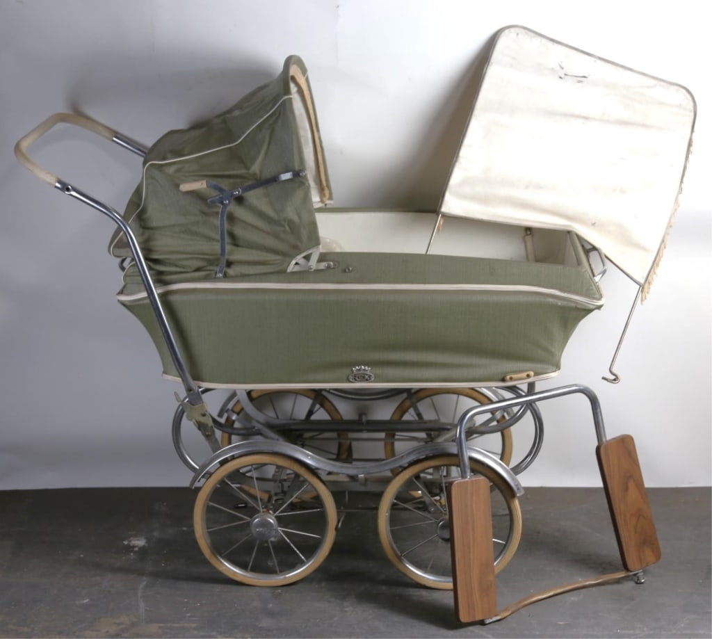 AMERICAN VINTAGE REX STROLL-O -CHAIR: American vintage Rex stroll-o-chair with accessories. Note: Each lot in this auction was stored in an active industrial warehouse. Accordingly, lots may exhibit dust and/or surface residue and may ben