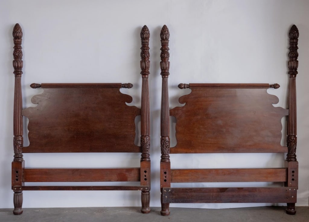 CARVED WOOD FOUR POSTER DOUBLE BED (1 of 7)