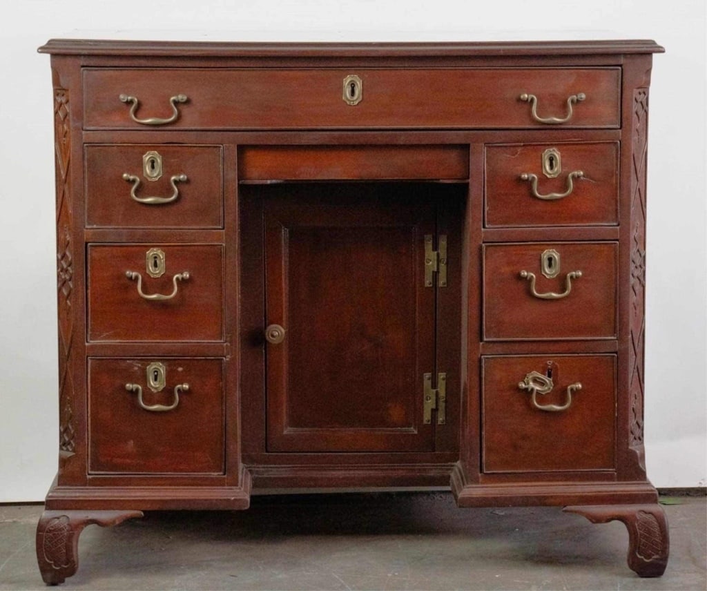 AMERICAN ANTIQUE MAHOGANY KNEEHOLE DESK (1 of 7)