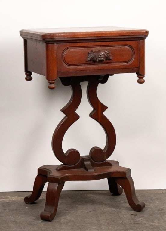 VICTORIAN MAHOGANY SIDE TABLE (1 of 5)