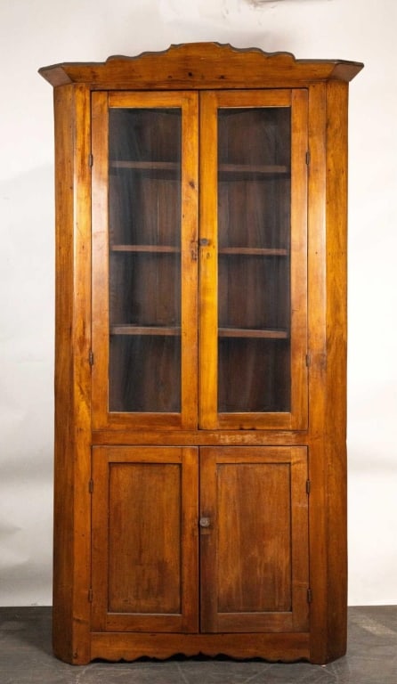 19TH C. AMERICAN MAPLE CORNER CABINET (1 of 8)