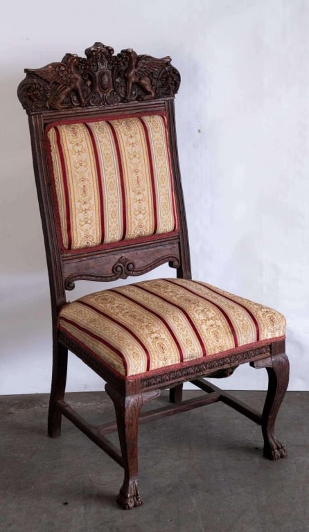 ANTIQUE AMERICAN CARVED WOOD UPHOLSTERED CHAIR: Antique American carved wood upholstered chair. Note: Each lot in this auction was stored in an active industrial warehouse. Accordingly, lots may exhibit dust and/or surface residue and may benefit f