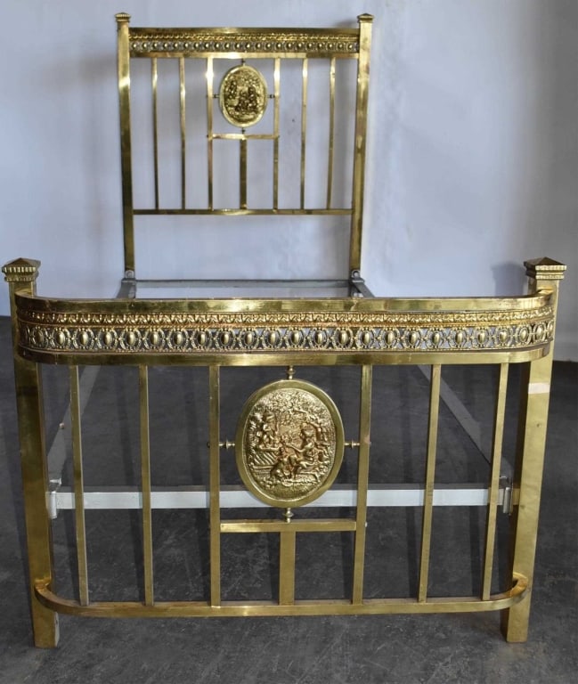 AMERICAN ANTIQUE VICTORIAN BRASS VICTORIAN BED (1 of 5)
