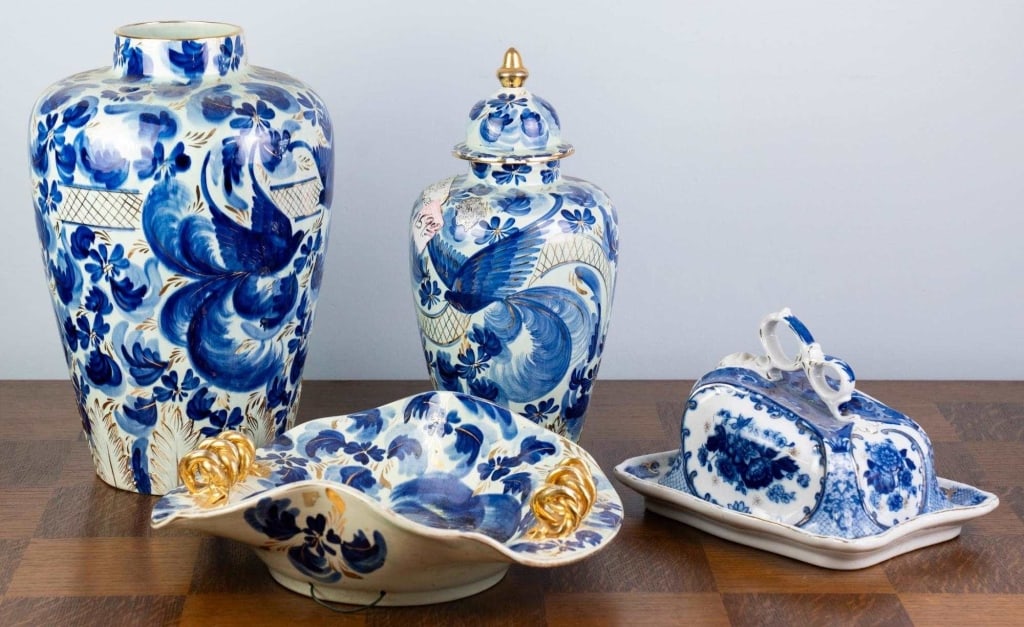 4 BLUE AND WHITE PARCEL-GILT PORCELAIN ITEMS (1 of 7)