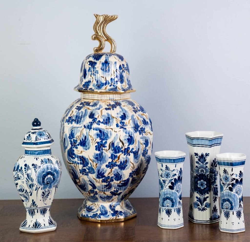 5 DELFT PORCELAIN VASES (1 of 4)