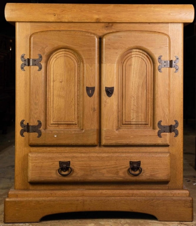 MISSION STYLE OAK HIGHBOARD: Mission style oak highboard with forged hinges. Approximate dimensions: h. 55.75", w. 49", d. 21.25" Disclaimer: This is an online court ordered bankruptcy sale. Participating bidders must have a cred