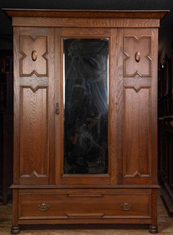 ENGLISH EDWARDIAN OAK WARDROBE (1 of 4)