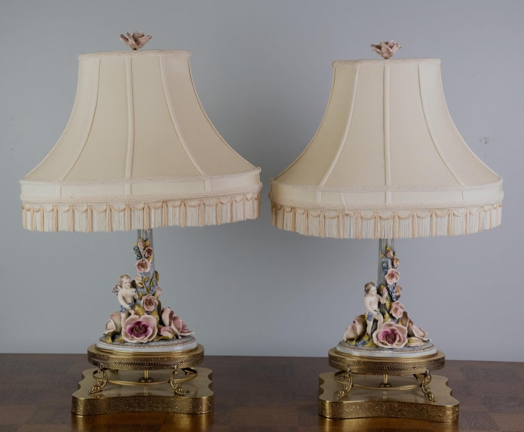 PAIR OF CAPODIMONTE STYLE PORCELAIN TABLE LAMPS (1 of 4)
