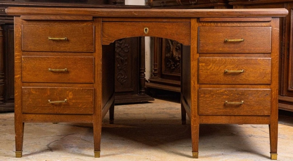 ENGLISH OAK PARQUETRY TOP LIBRARY DESK: English oak parquetry top library desk. Approximate dimensions: h. 31.5", w. 58", d. 46.5" Disclaimer: This is an online court ordered bankruptcy sale. Participating bidders must have a credit card on