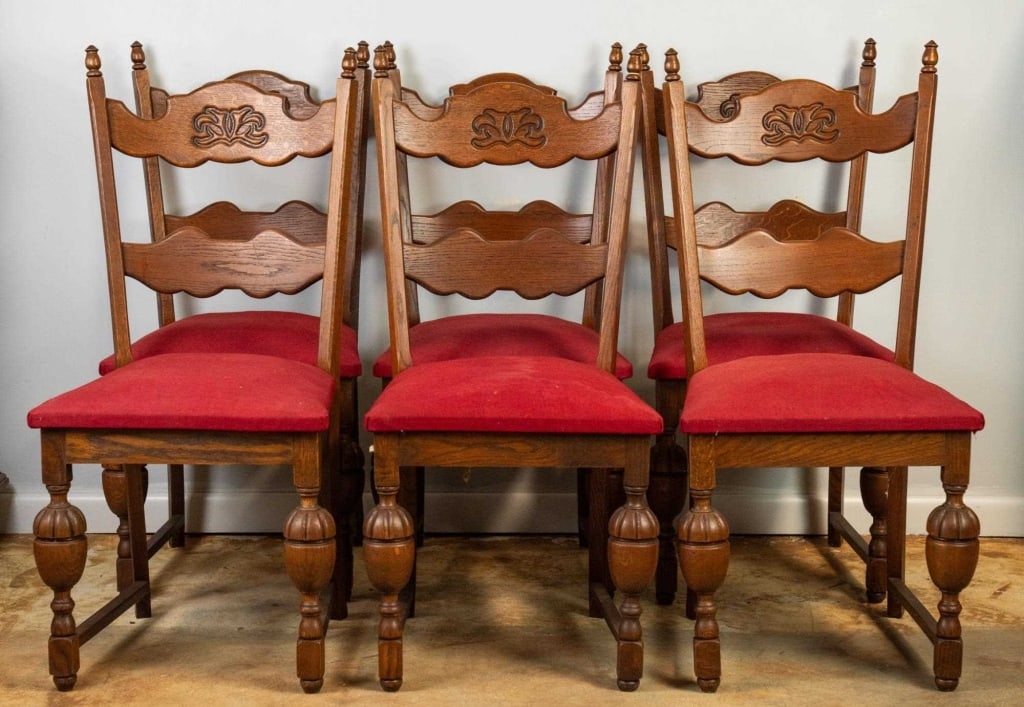 SET OF 6 JACOBEAN STYLE OAK CHAIRS: Set of 6 Jacobean style oak chairs with carved backs and legs. Approximate dimensions: h. 40", w. 19", d. 19" Disclaimer: This is an online court ordered bankruptcy sale. Participating bidders must ha