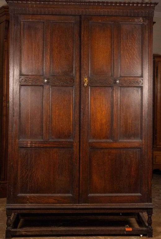 ENGLISH OAK WARDROBE (1 of 5)