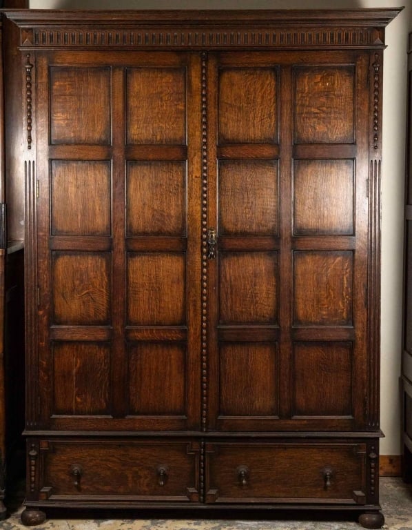 MONUMENTAL ENGLISH OAK WARDBROBE (1 of 4)