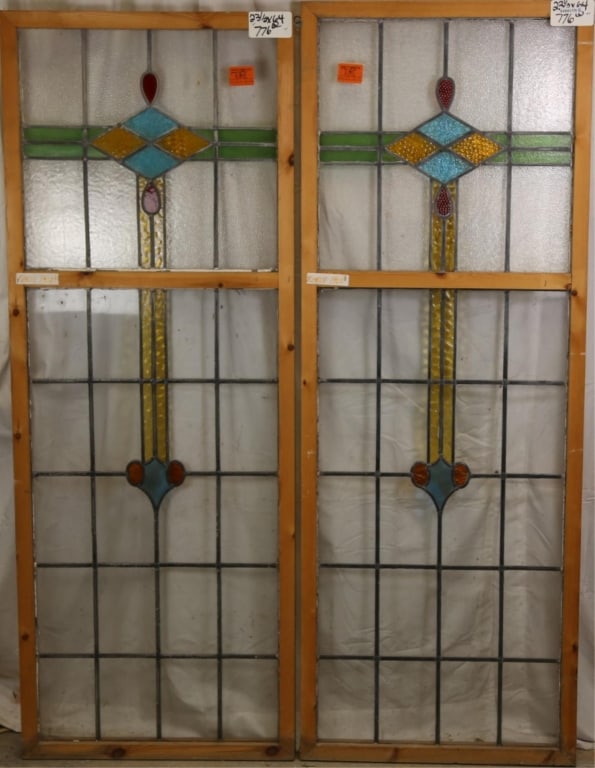 PAIR OF ANTIQUE ENGLISH STAINED GLASS PANEL (1 of 5)