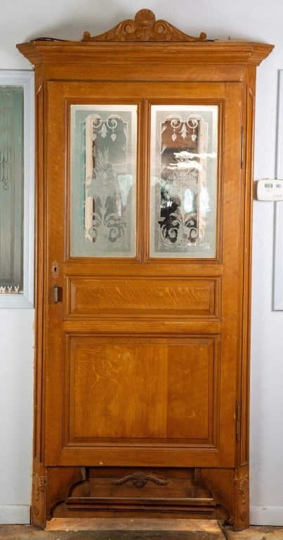 FRENCH OAK ARCHITECTURAL DOOR FRAME: French oak architectural door frame. Approximate dimensions: h. 89.5", w. 45", d. 8" Disclaimer: This is an online court ordered bankruptcy sale. Participating bidders must have a credit card on file 