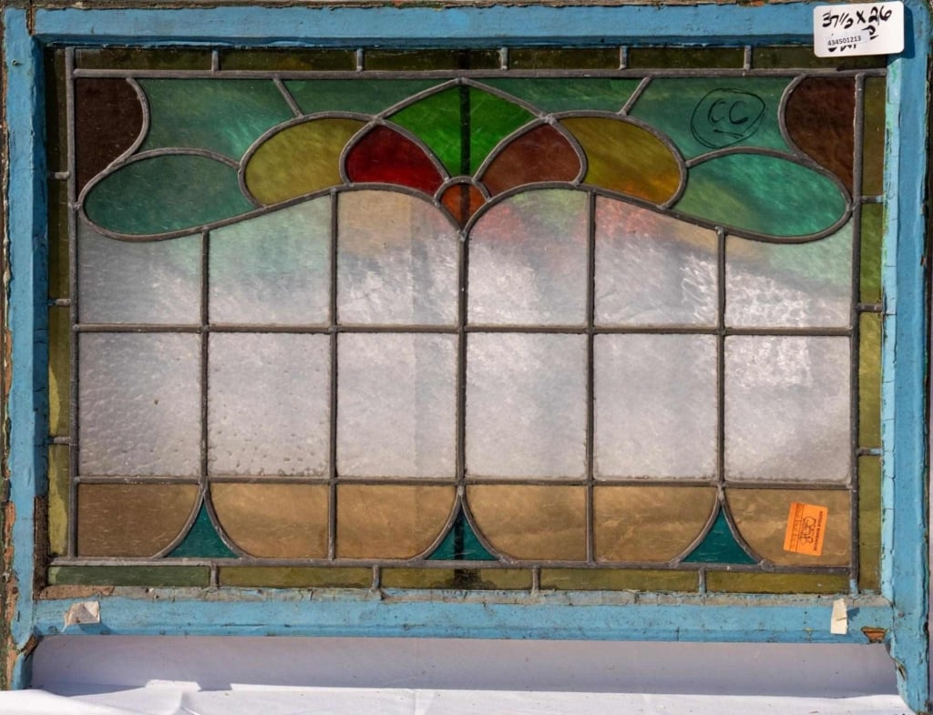 ANTIQUE ENGLISH STAINED GLASS PANEL: Antique English stained glass panel with multicolored leaded glass details. Approximate dimensions: h. 26", w. 37.5" Disclaimer: This is an online court ordered bankruptcy sale. Participating bidders
