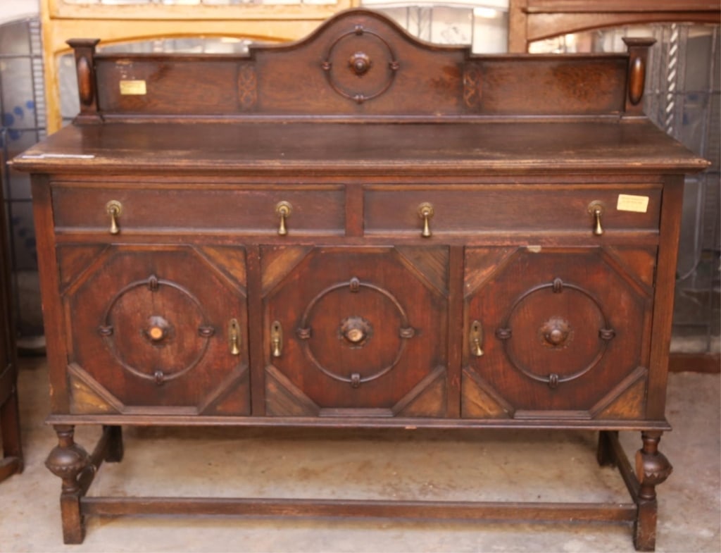 ENGLISH OAK SIDEBOARD (1 of 7)