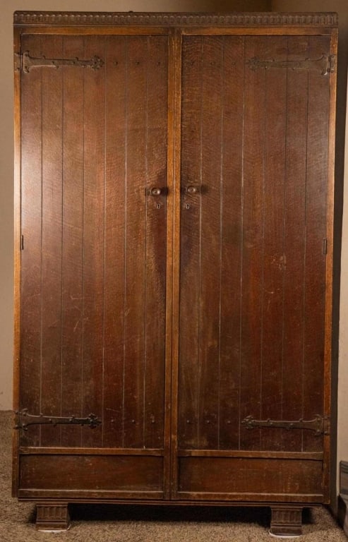 ENGLISH OAK WARDROBE (1 of 4)