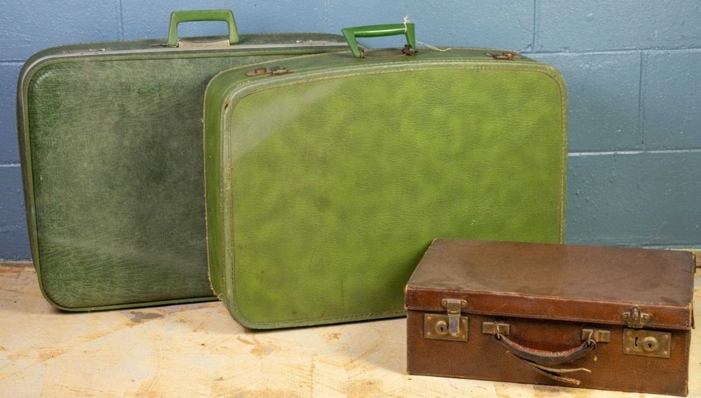 3 VINTAGE SUITCASES (1 of 4)