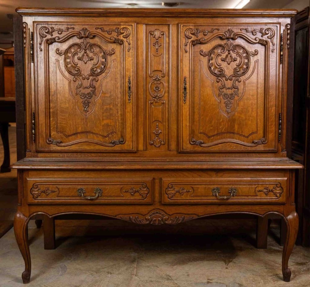 FRENCH CARVED OAK CABINET: French carved oak cabinet with inset carved panels, cabriole legs, and elaborate carved details. Approximate dimensions: h. 47.5", w. 50", d. 21" Disclaimer: This is an online court ordered bankruptcy