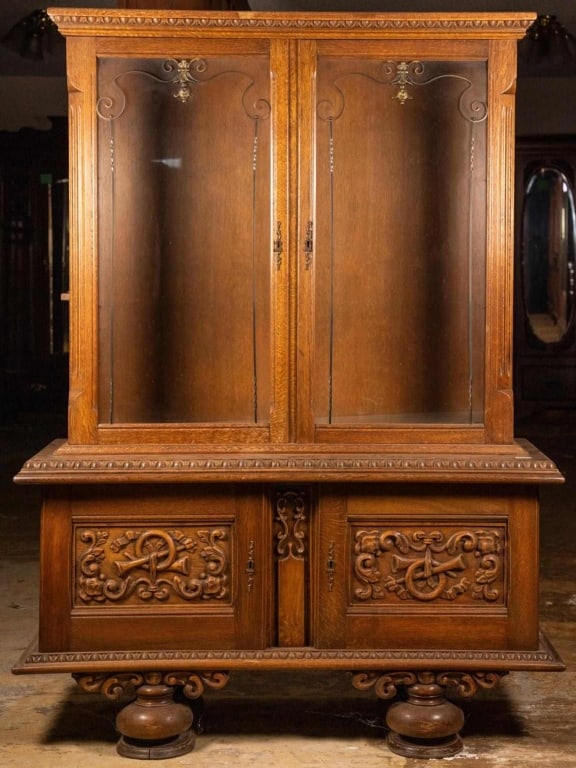 FRENCH RENNASIANCE STYLE OAK VITRINE (1 of 4)