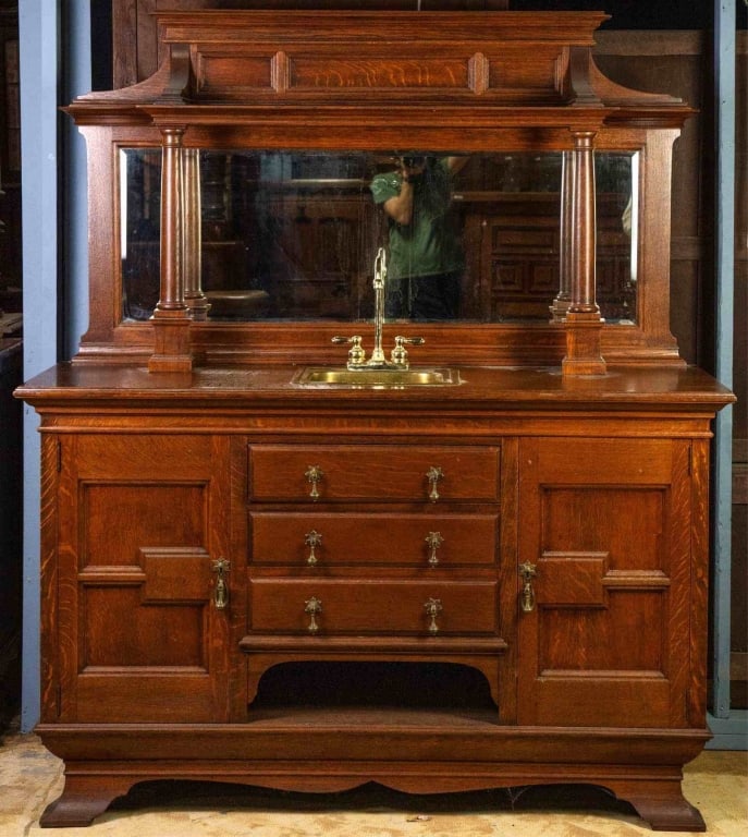 ENGLISH CARVED OAK WET BAR (1 of 6)
