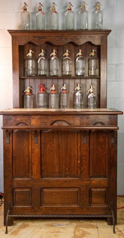 ENGLISH OAK BAR (1 of 3)