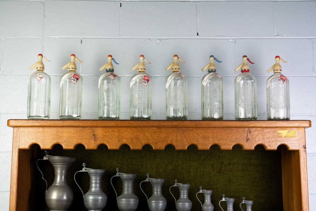 8 ENGLISH PUB SELTZER GLASS BOTTLES (1 of 2)