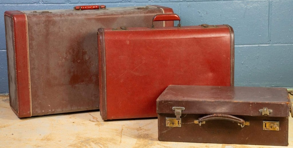 3 VINTAGE SUITCASES (1 of 3)