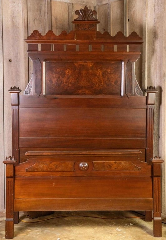 AMERICAN VICTORIAN WALNUT 3/4 BED (1 of 4)