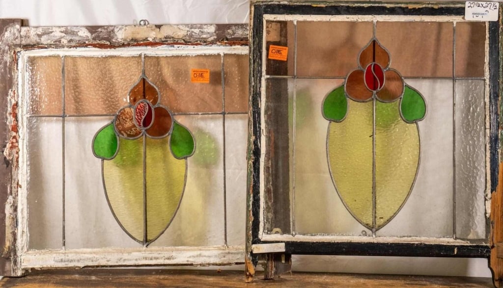 PAIR OF FRENCH ART NOUVEAU STAINED GLASS PANELS: Pair of French Art Nouveau stained glass panels with floral medallions. Approximate dimensions: h. 27.5", w. 27.5" Disclaimer: This is an online court ordered bankruptcy sale. Participating bidders mu
