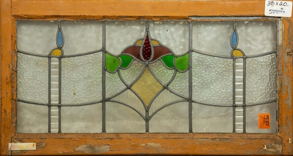 FRENCH ART NOUVEAU STAINED GLASS PANEL: French Art Nouveau stained glass panel, decorated with a heart-shaped floral medallion. Approximate dimensions: h. 20", w. 38" Disclaimer: This is an online court ordered bankruptcy sale. Participatin