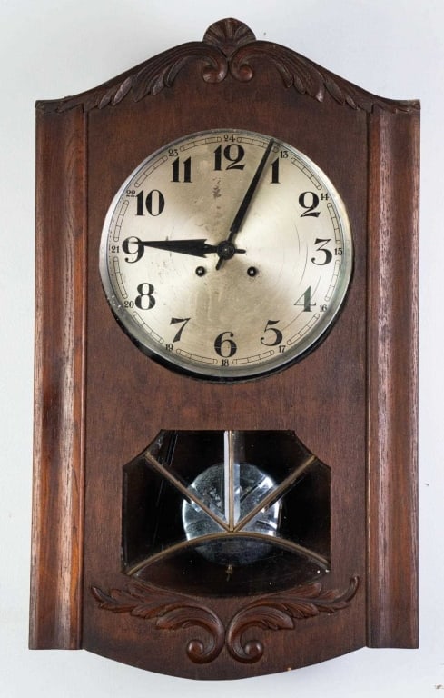 ENGLISH OAK REGULATOR CLOCK (1 of 3)