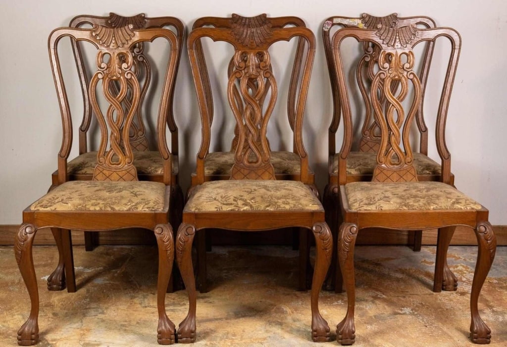 SET OF 6 ENGLISH CHIPPENDALE STYLE CHAIRS: English Chippendale style chairs with fine carved backs and ball-and-claw feet. Approximate dimensions: h. 40.5", w. 21", d. 19" Disclaimer: This is an online court ordered bankruptcy sale. Participat