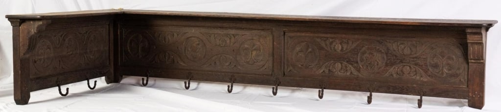 19TH C. ENGLISH OAK CORNER VALET: English, 19th century. Oak corner valet with carved details and nine hooks. Approximate dimensions: h. 14.5", w. 69", d. 30" Disclaimer: This is an online court ordered bankruptcy sale. Participating