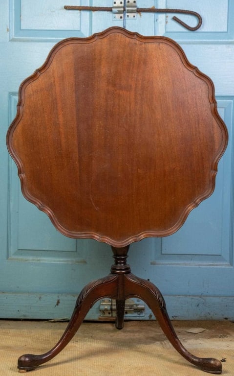 QUEEN ANNE STYLE TILT-TOP TEA TABLE (1 of 4)