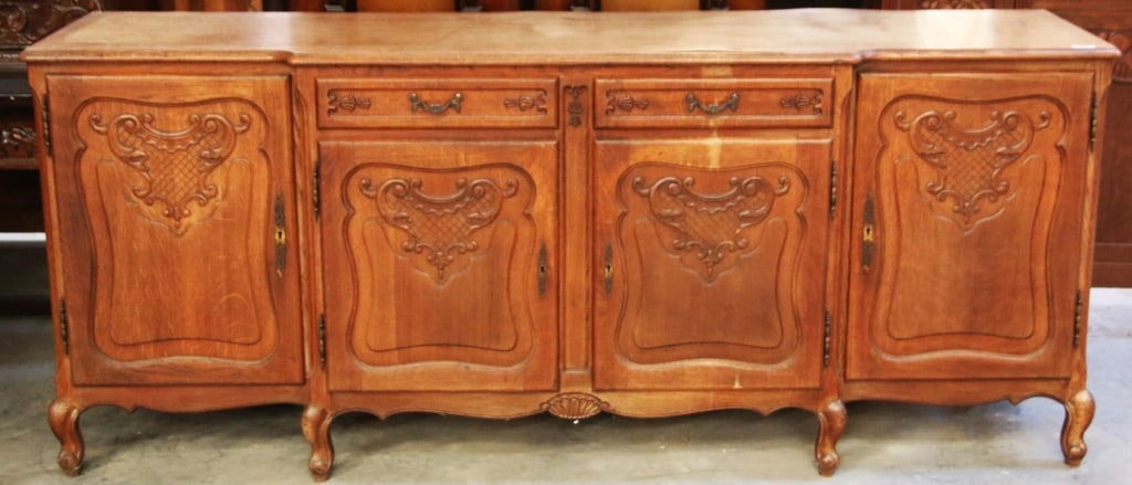 FRENCH COUNTRYS STYLE OAK SIDEBOARD (1 of 4)