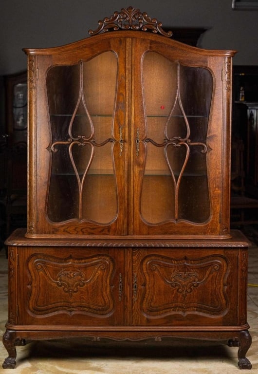 FRENCH CHIPPENDALE STYLE CARVED OAK VITRINE CABINE (1 of 4)