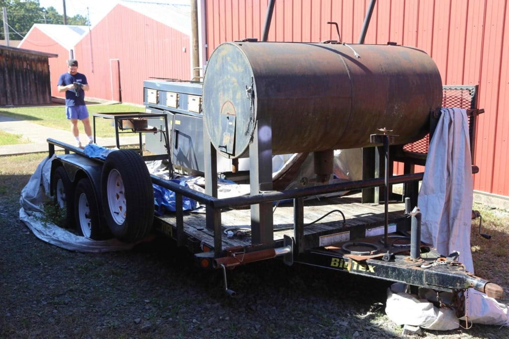 TWIN AXLE BIG TAX BBQ TRAILER (1 of 12)