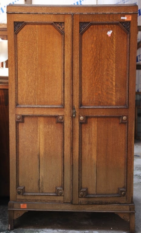 ENGLISH OAK WARDROBE (1 of 2)