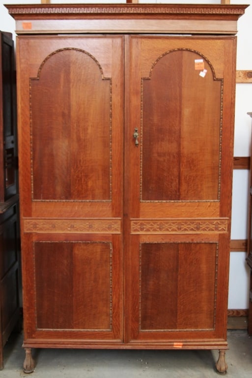 ENGLISH OAK WARDROBE (1 of 3)