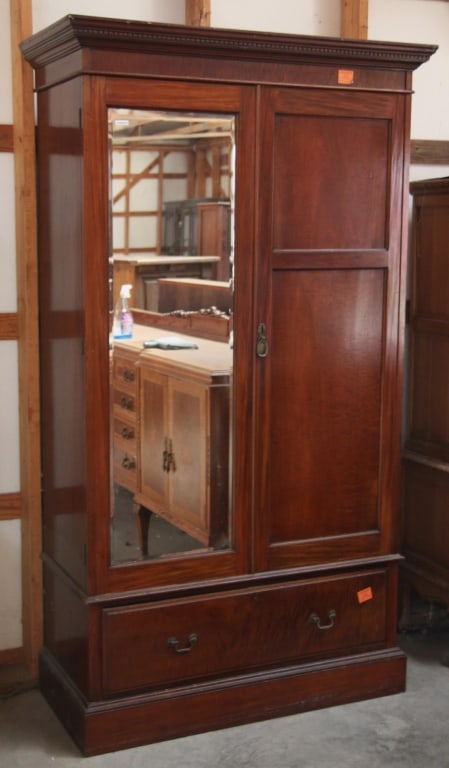 ENGLISH MAHOGANY WARDROBE (1 of 2)