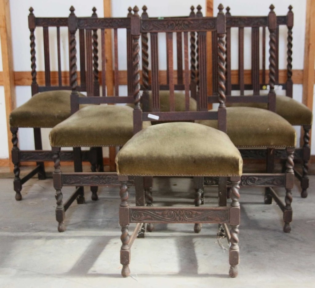 SET OF 6 ENGLISH BARLEY TWIST OAK CHAIRS: Set of six English barley twist oak chairs with carved finials and nailhead trim accents. Approximate dimensions: h. 41", w. 19", d. 18" Disclaimer: This is an online court ordered bankruptcy sale. Pa