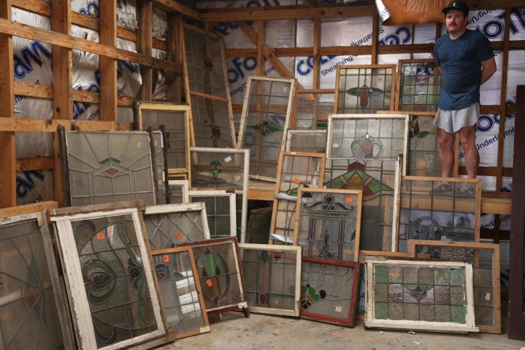 25+ ANTIQUE STAINED GLASS PANELS (DAMAGED) (1 of 8)