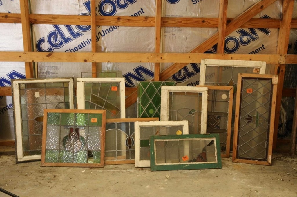 12+ ANTIQUE STAINED GLASS PANELS (DAMAGED) (1 of 8)