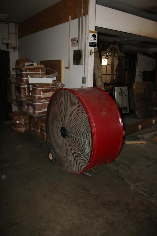 LARGE AUTUMAIRE INDUSTRIAL FAN (1 of 2)