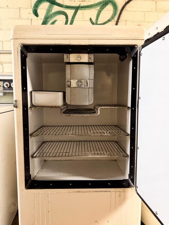 1930S FRIGIDAIRE ART DECO REFRIGERATOR - 3