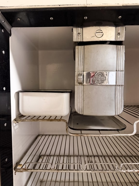 1930S FRIGIDAIRE ART DECO REFRIGERATOR - 4